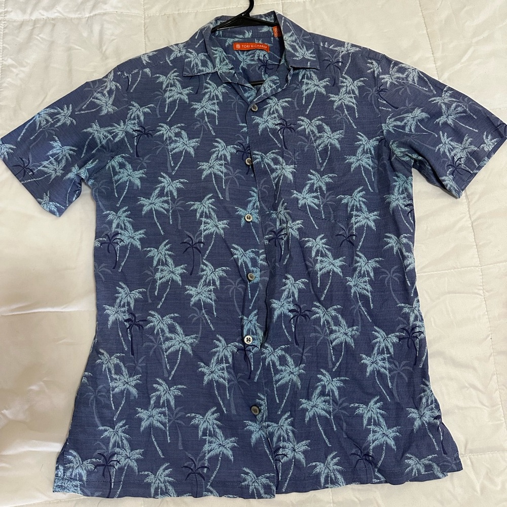 Very good condition Tori Richards shirt
